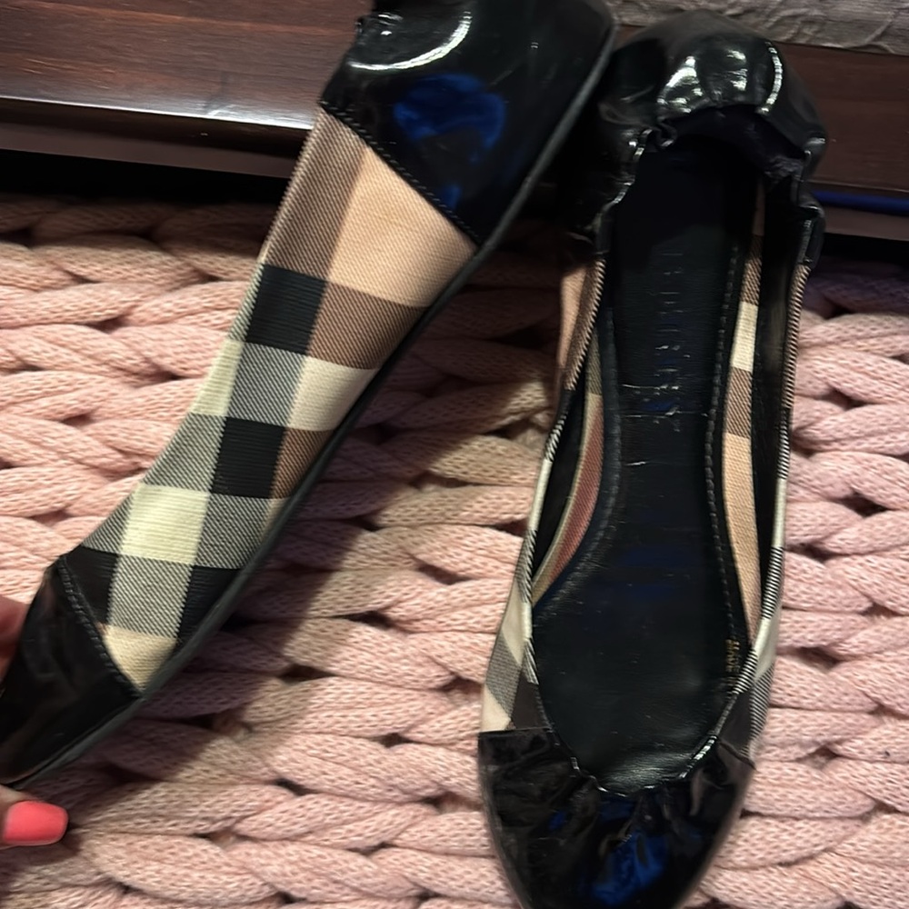 Burberry Casual Flat Shoes - Picture 2 of 4